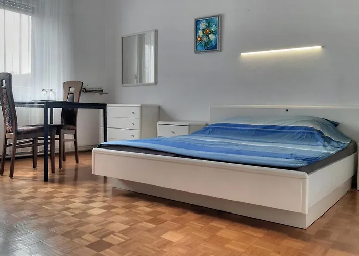 Roomserv Homestay szállás *